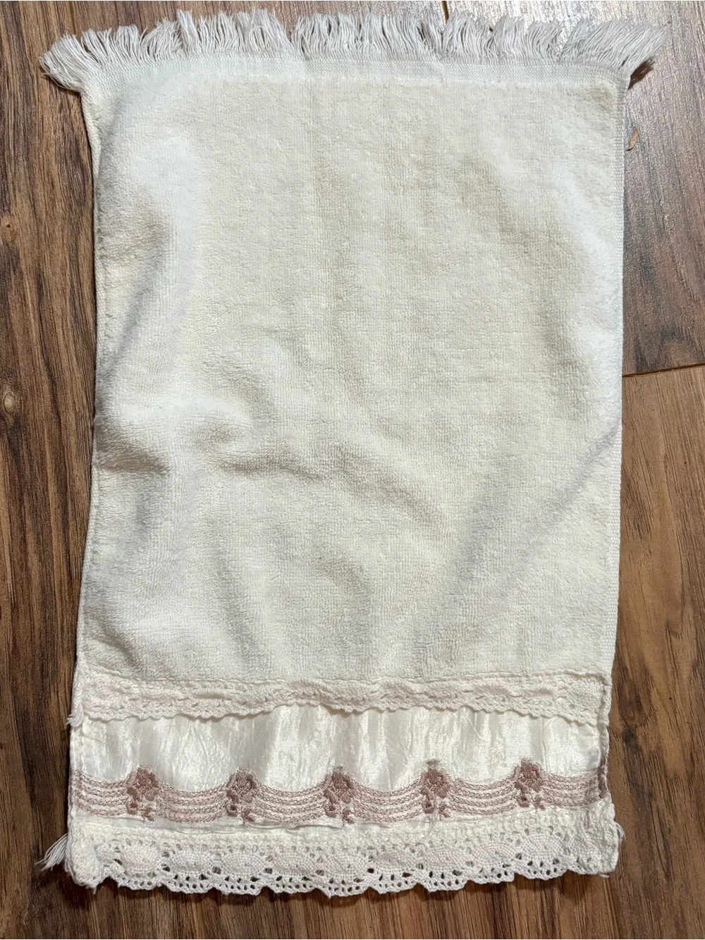 Vintage Avanti Towel Set 2 Piece Cream Pink Lace Satin Trim Cottagecore  1978